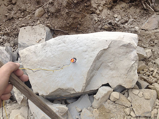 Demolizione Roccia o Pietra
Fase di preparazione della cartuccia nel foro appena fatto