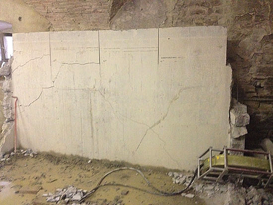 Demolizione Pinzatura Frantumazione di Muri in Cemento Armato