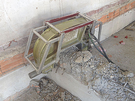 Frantumazione di Travi in cemento all'interno di fabbricati