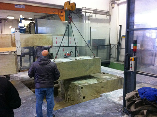 Modifica di Plinto di Fondazione Macchinario CNC
Taglio Con Filo Diamantato
Rimozione del Blocco e Carico sul Camion per lo Smaltimento