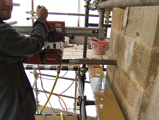 Ref.: 95 Perforazione con Carotatore Diamantato per Preparazione all'inserimento di Ancore di consolidamento su Campanile
